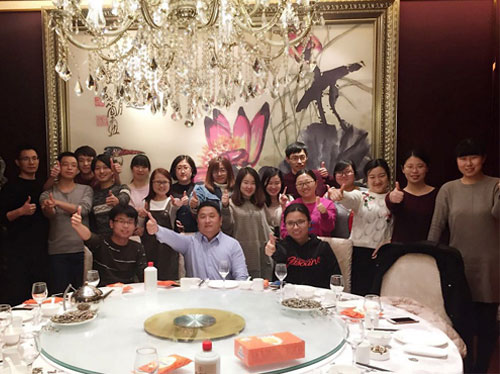 公司團聚喜迎春節(jié)聚餐